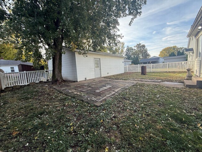Building Photo - 2310 3rd St