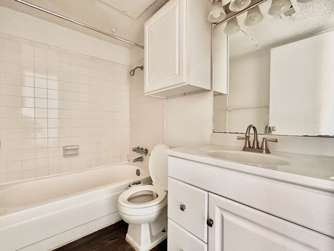 Building Photo - 2803 Hemphill Park