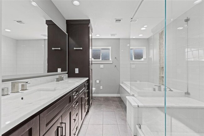 Building Photo - 22435 Elsinore Dr
