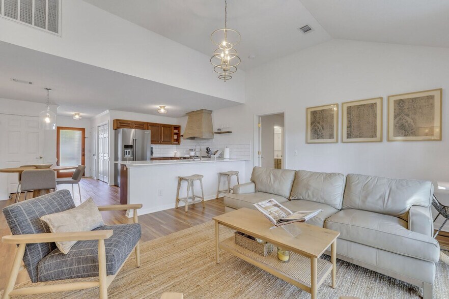 Building Photo - 142 West Tisbury Lane