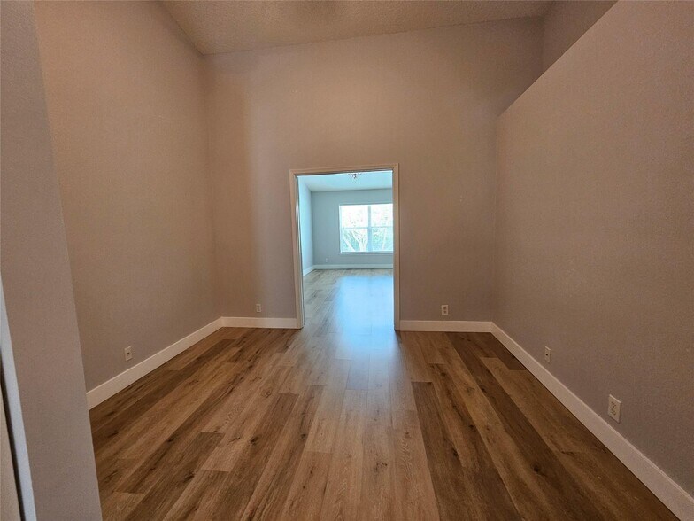 Building Photo - 9749 Porta Leona Ln