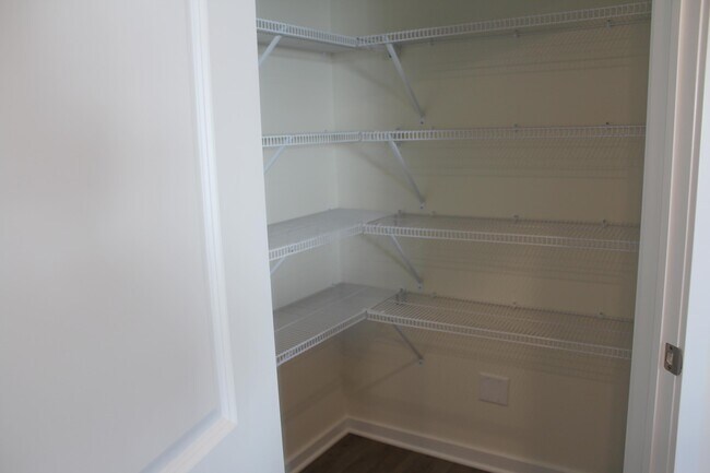 Building Photo - 448 Park Vista Dr