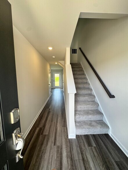 Building Photo - 101 Milburn Dr