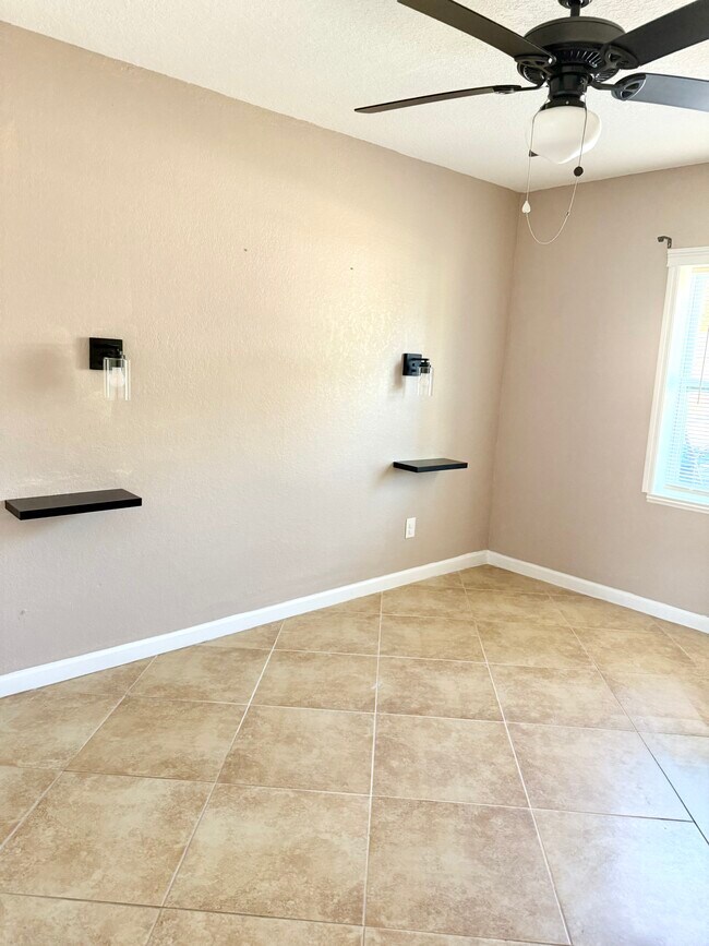 Building Photo - 4427 Tuna Dr