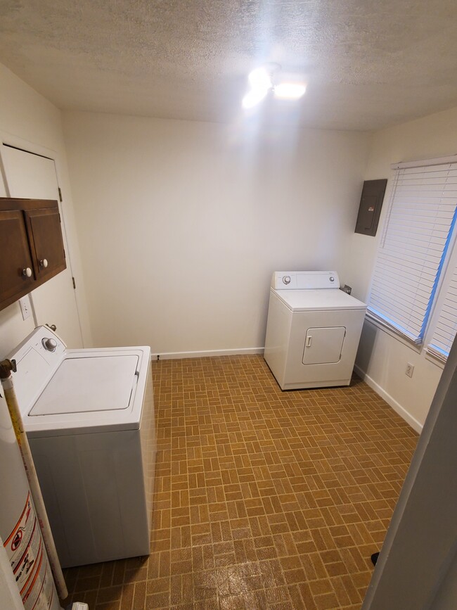 Utility room - W/D included - 1323 W 19th St