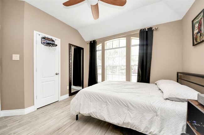 Building Photo - 2015 Dawn Crest Ct