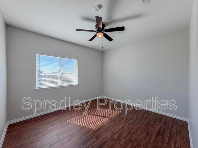 Building Photo - 1124 W Ave O