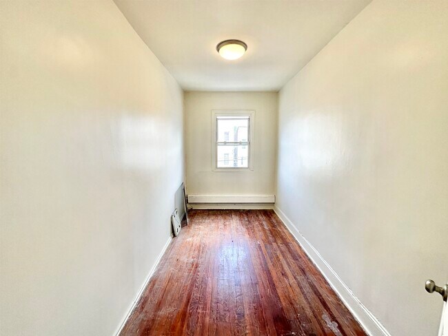 Building Photo - 144 Van Horne St