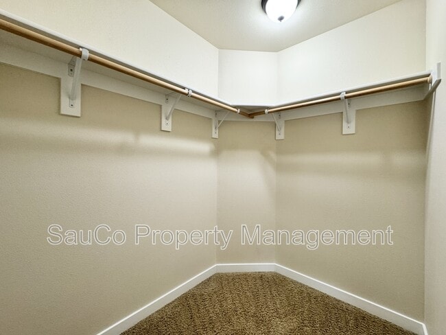 Building Photo - 322 SW Marsuda Terrace