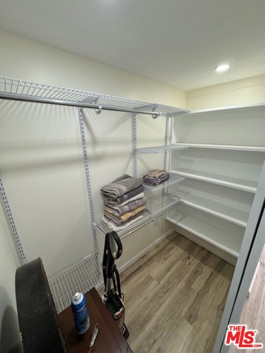 Building Photo - 1636 N Beverly Glen Blvd