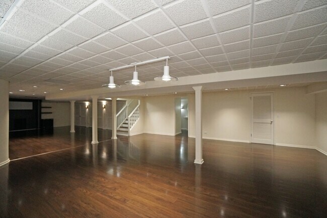 Building Photo - 229 Willow Pkwy