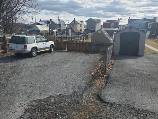 Building Photo - 507 E Church St