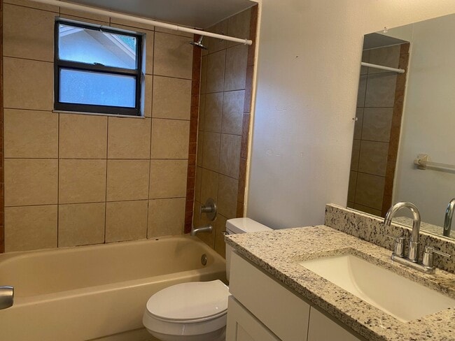 Building Photo - Winter Garden 2 Bedroom 2 Bath home