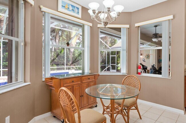 Building Photo - 1736 SW Mockingbird Dr