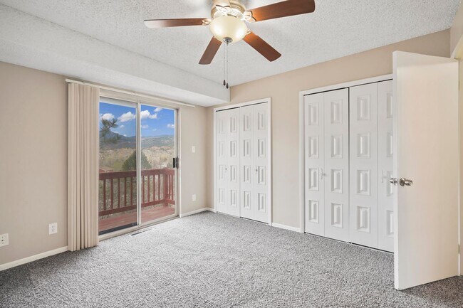 Building Photo - 608 Crown Ridge Dr