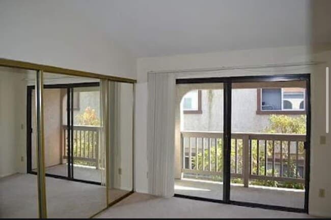 Building Photo - MUST SEE!! Stunning Two Bedroom Three Bath...