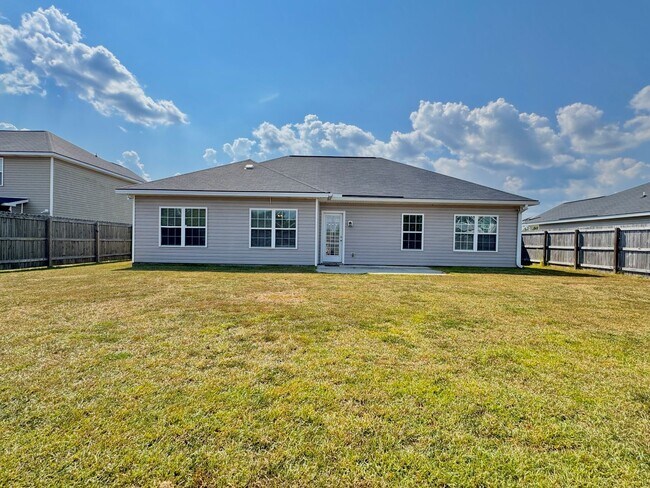 Building Photo - AVAILABLE OCTOBER 2025 [PET FRIENDLY]