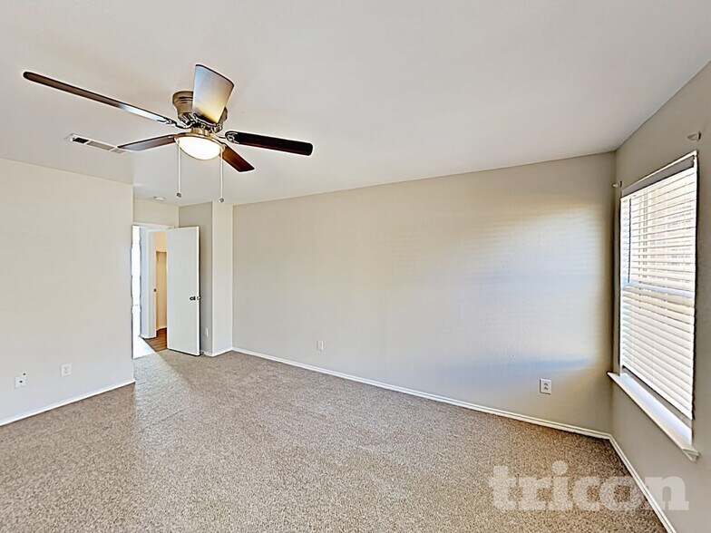 Building Photo - 1015 James Donald Ln