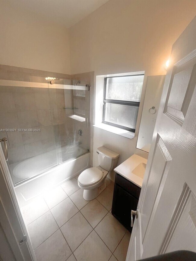 Building Photo - 116 NE 25th Terrace