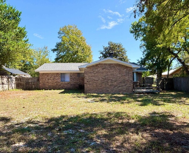 Building Photo - "Charming 3-Bedroom Home in Mary Esther!"