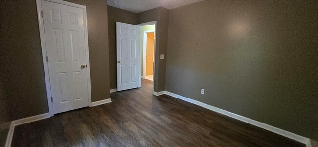 Building Photo - 10420 Summer Creek Dr