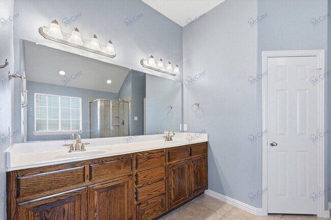 Building Photo - 1021 Ellis Way