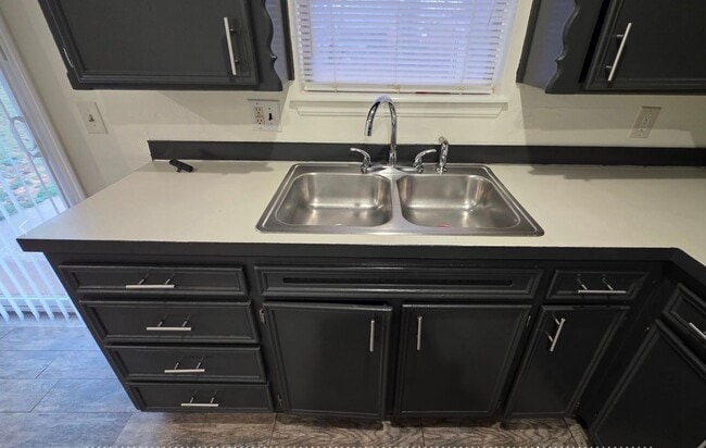 Building Photo - 3 bedroom 1 bath