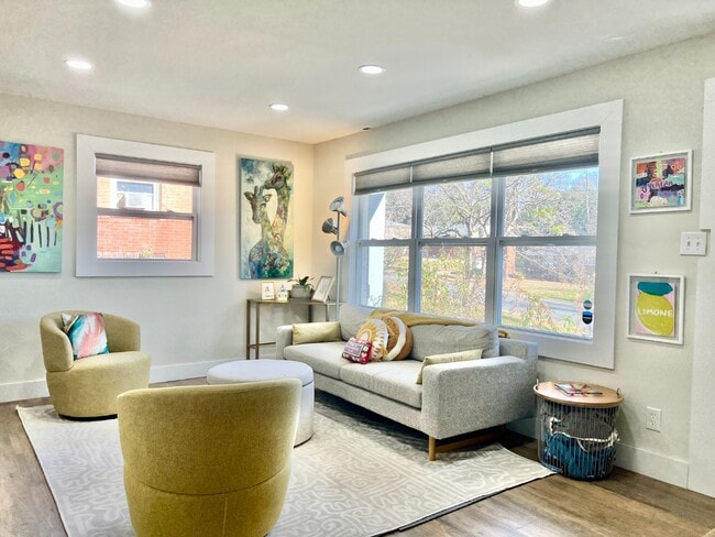 Building Photo - IMMACULATE with ALL THE UPDATES!