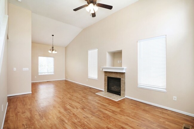 Building Photo - Beautifully Redone 2 Story Home!
