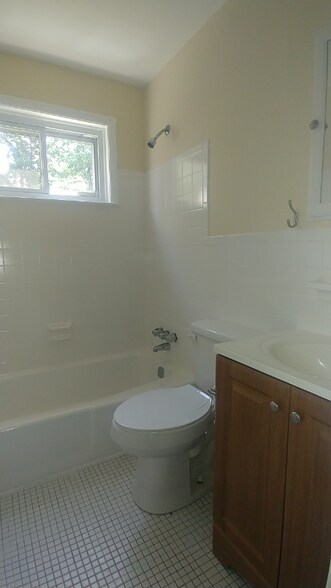 Building Photo - 321 Edgewood Ave