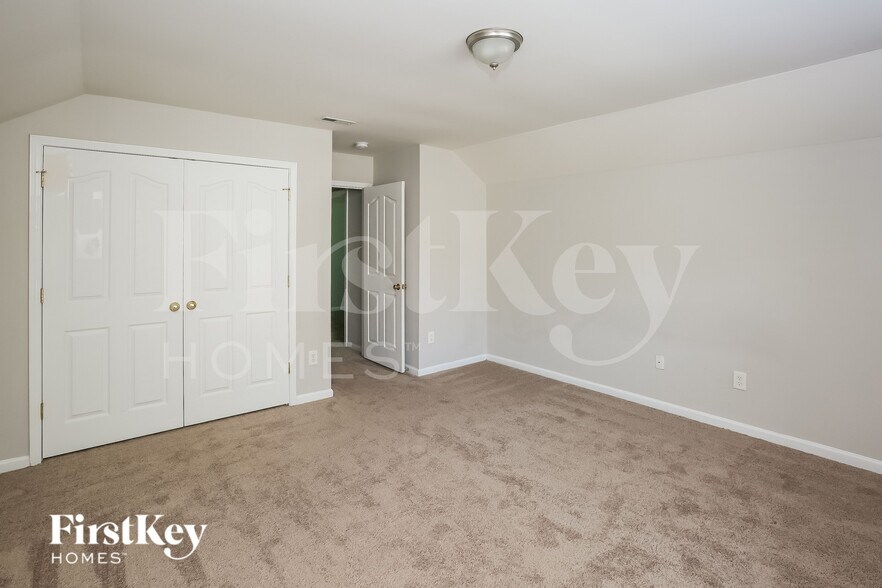 Building Photo - 12300 Backwater Dr