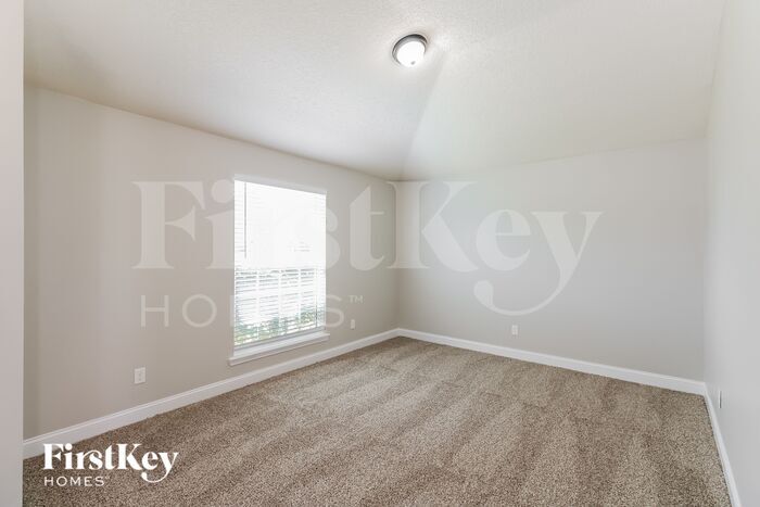 Building Photo - 2612 Royal Pointe Dr