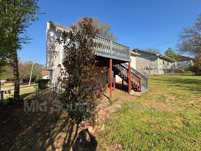 Building Photo - 125 Almond Cove