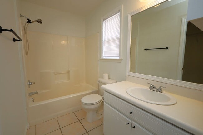 Building Photo - 4220 Wilshire Dr