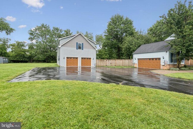 Building Photo - 13204 Lantern Hollow Dr