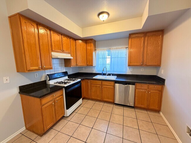 Building Photo - Spacious 3 bedroom w/ attached 2 Car Garage For Rent!