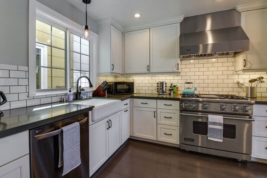 Building Photo - 4631-4633-4633 Irving St