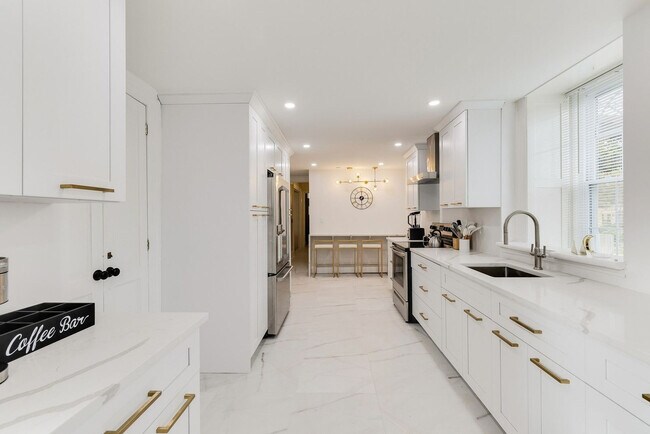 Building Photo - 64 Montebello Rd