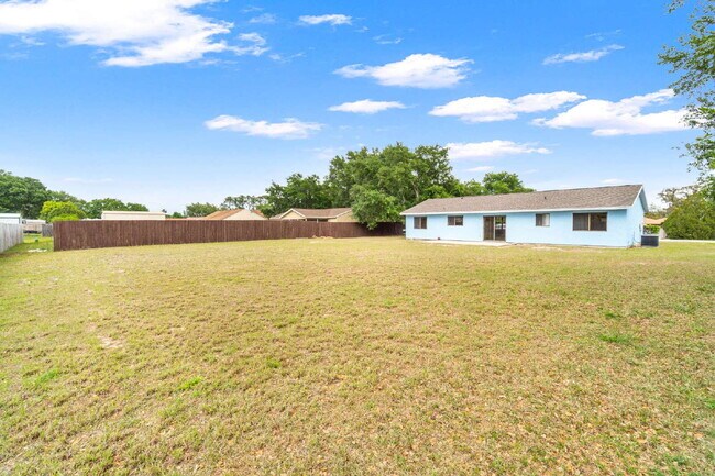 Building Photo - Recently updated 3BR, 2BA in The Shores