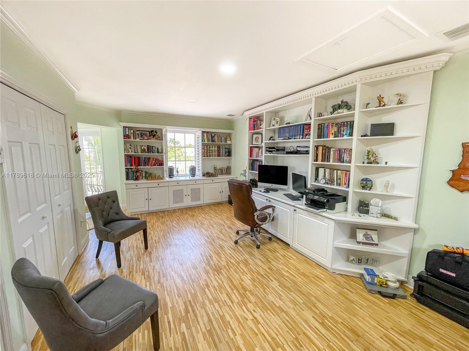 Building Photo - 194 Caoba Ct