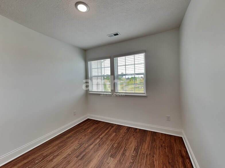 Building Photo - 8268 Northpoint Dr