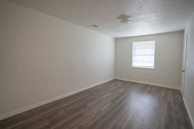 Building Photo - 3914 Ripplebrook Dr