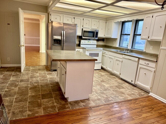 Building Photo - 460 Mississippi St