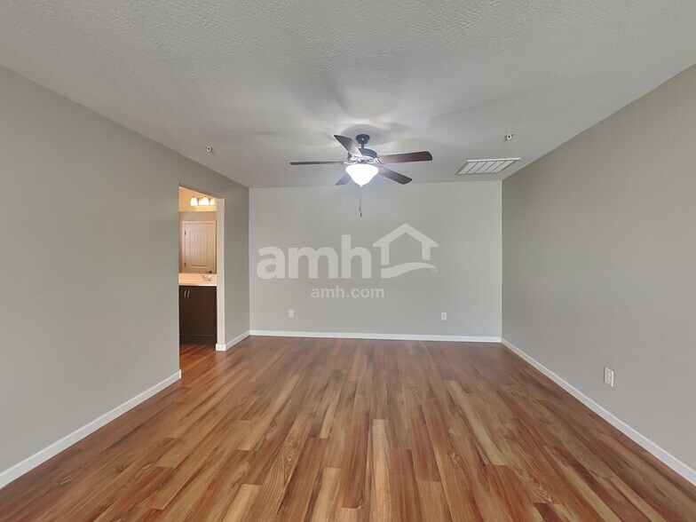 Building Photo - 20773 W Maiden Ln
