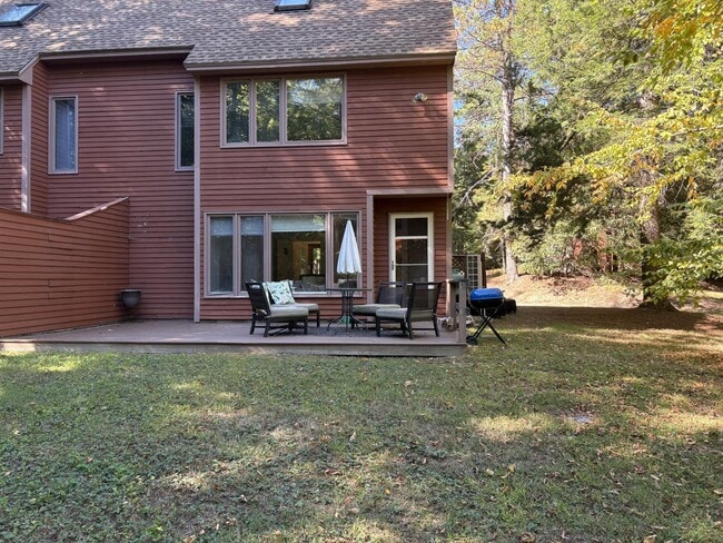 Building Photo - 162 Meadows Dr
