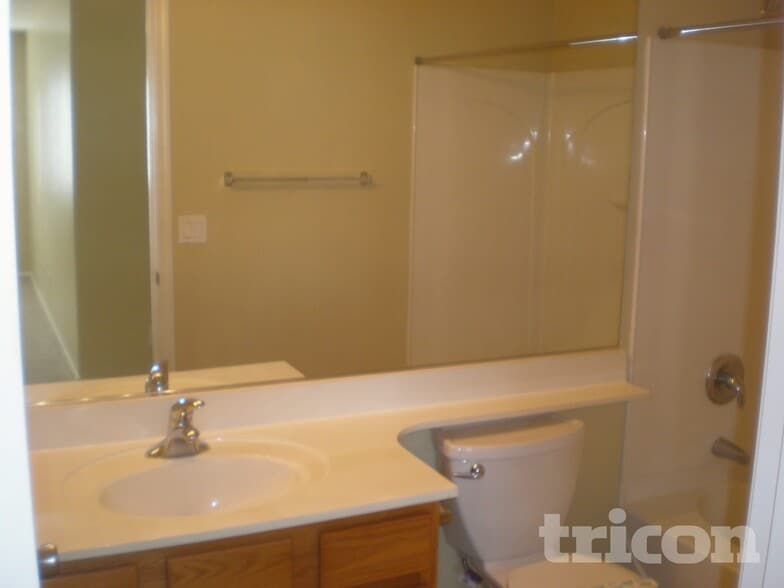 Building Photo - 16559 W Post Dr