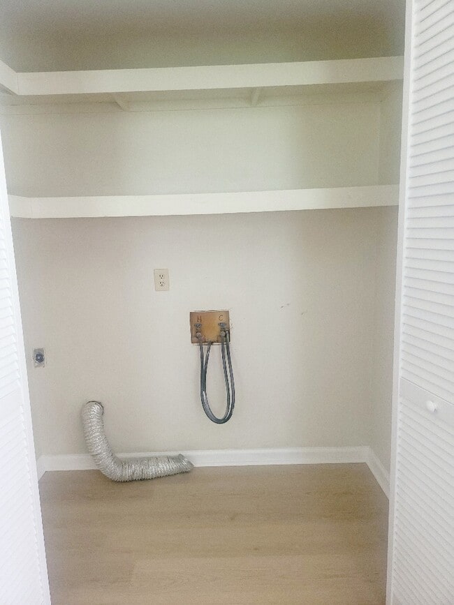 Building Photo - 13 Tomafield Ct