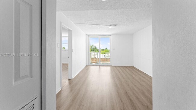 Building Photo - 1145 Normandy Dr
