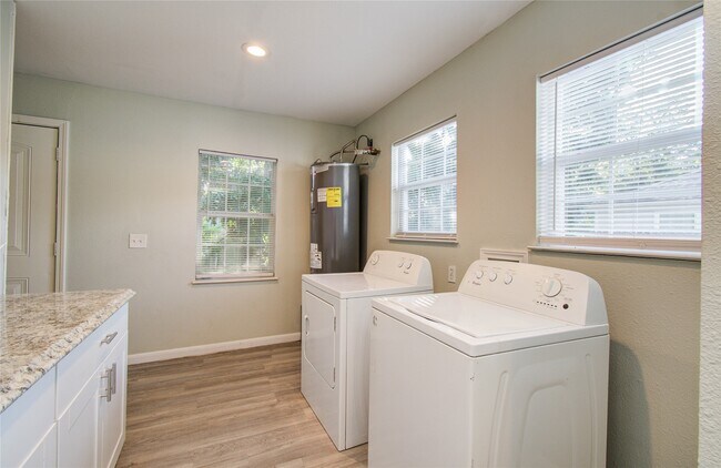 Building Photo - 4624 Kingsbury St