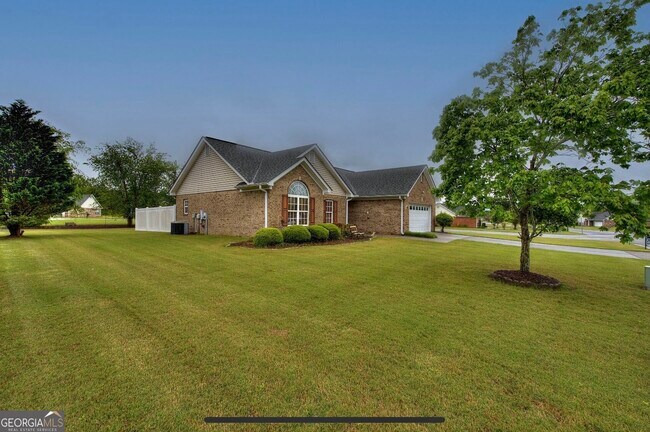 Building Photo - 201 Brookstone Dr SW